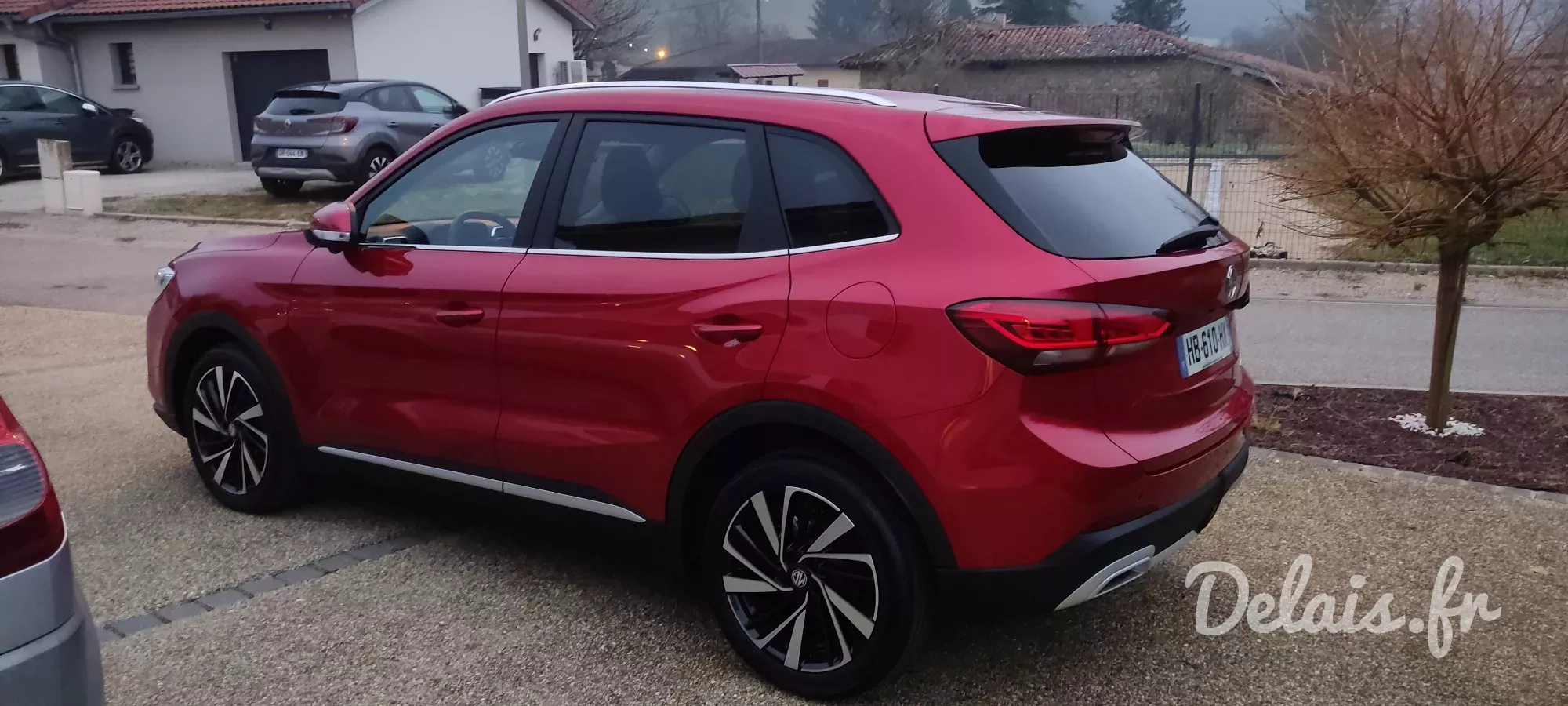 MG ZS Diamond Red Luxury