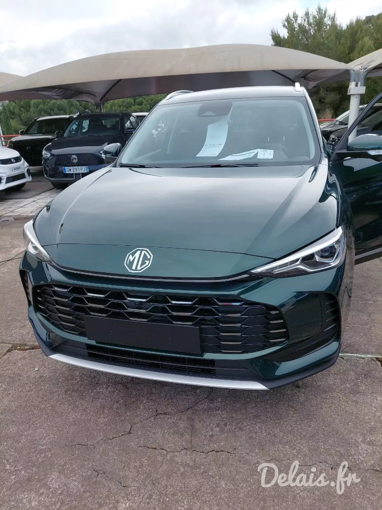 MG ZS Emerald Green Luxury
