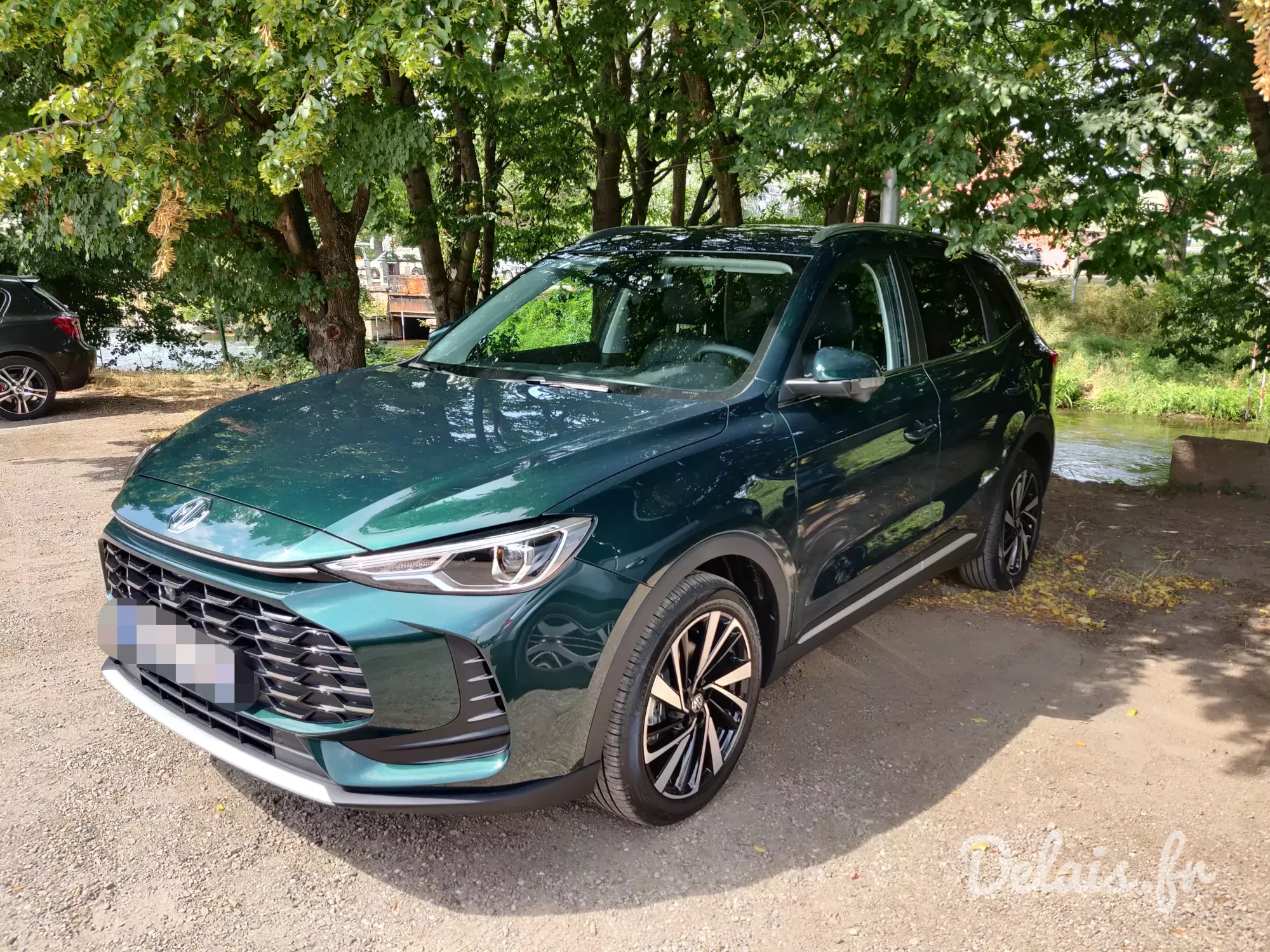 MG ZS Emerald Green Luxury