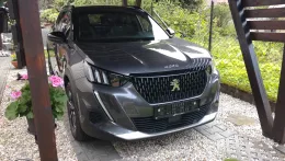 Peugeot 2008 Gris Platinium GT de alavato