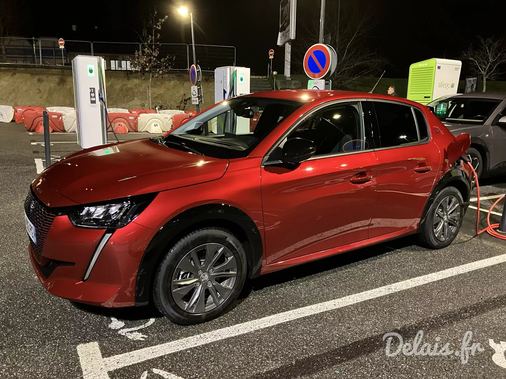 Peugeot 208 Rouge Elixir Allure
