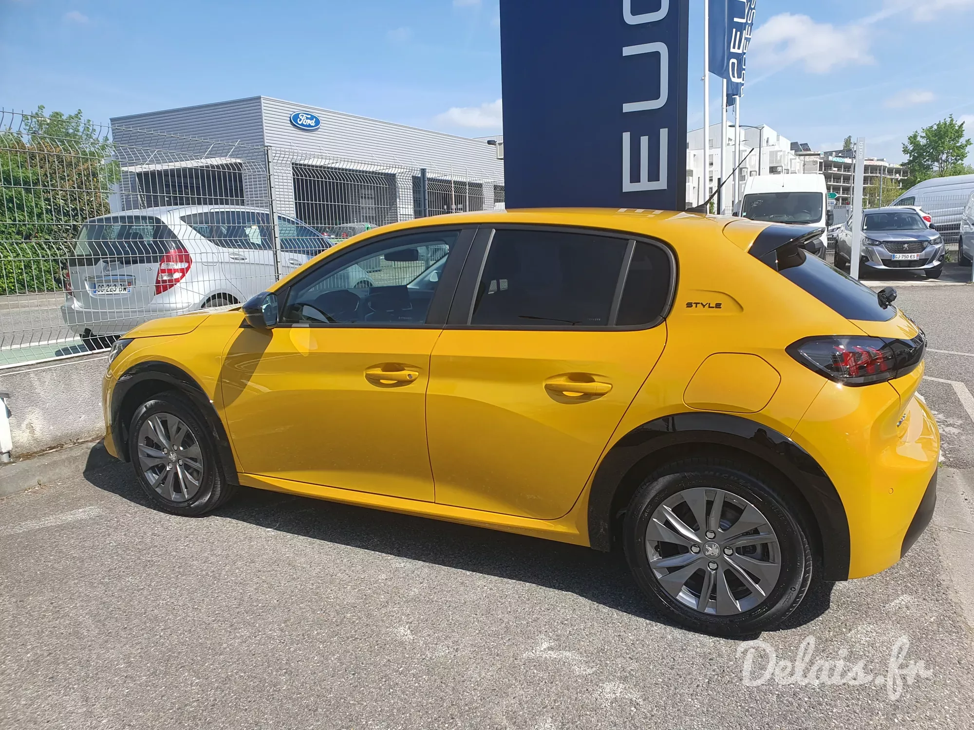 Peugeot 208 Jaune Faro Style