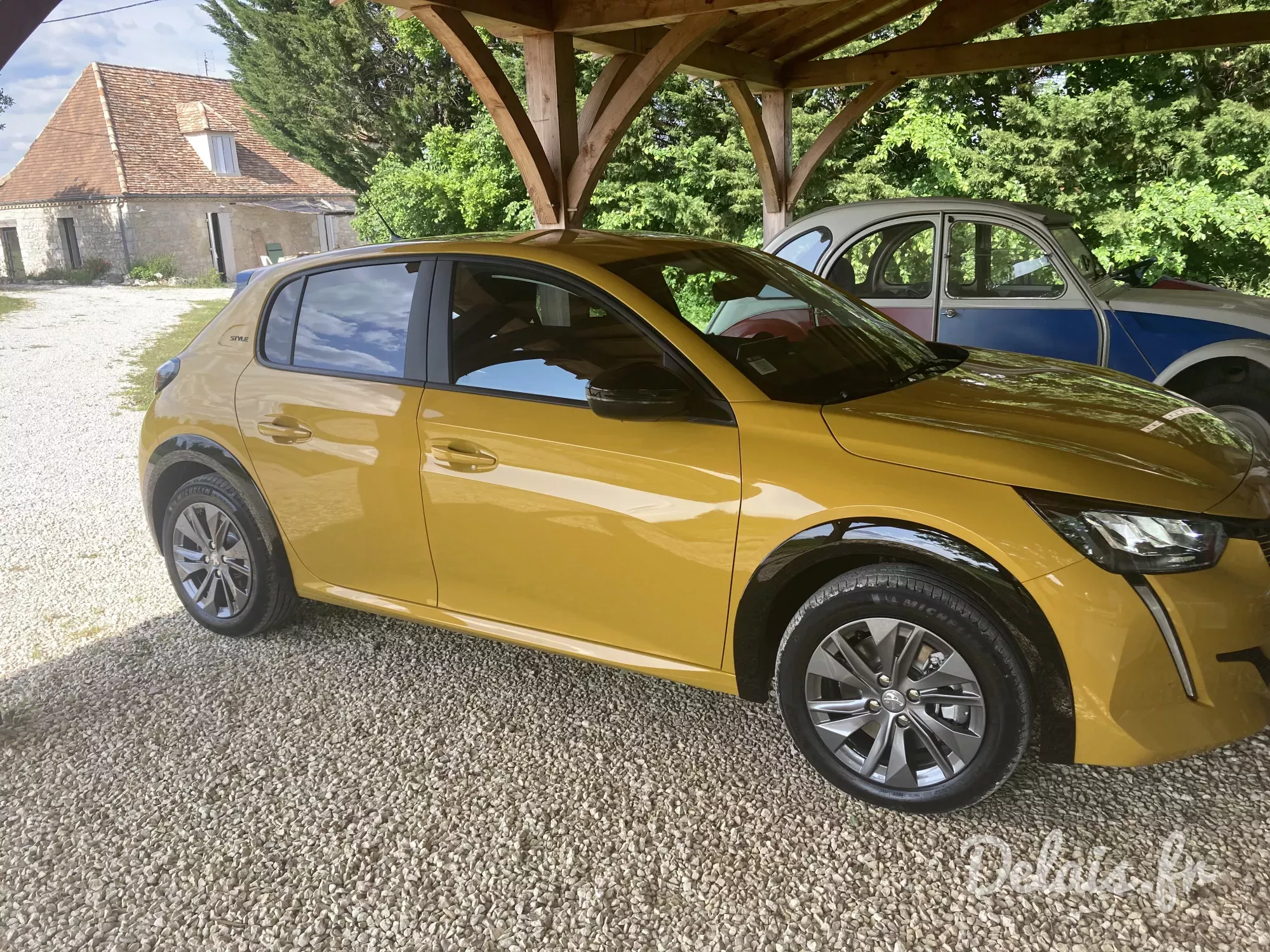 Peugeot 208 Jaune Faro Style