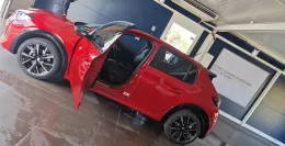 Peugeot 208 Rouge Elixir GT de Ernest florian