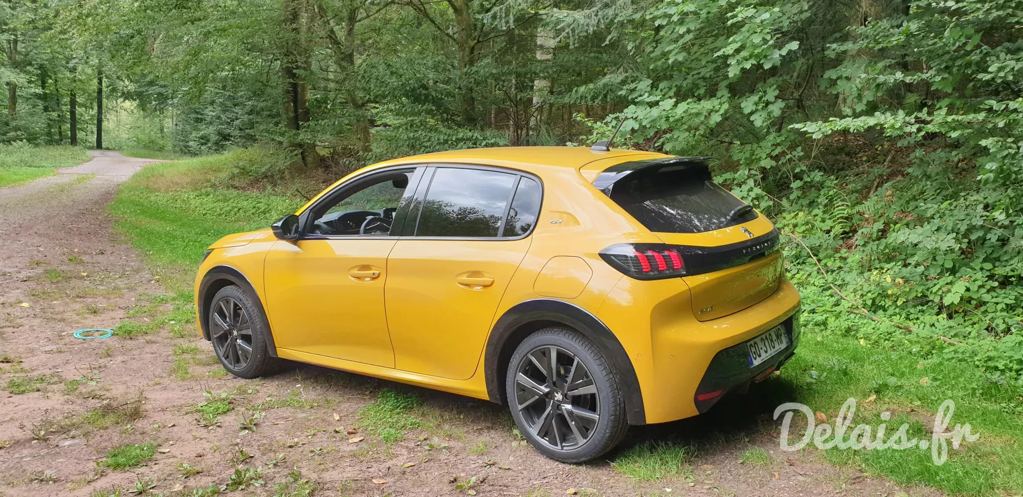 Peugeot 208 Jaune Faro GT