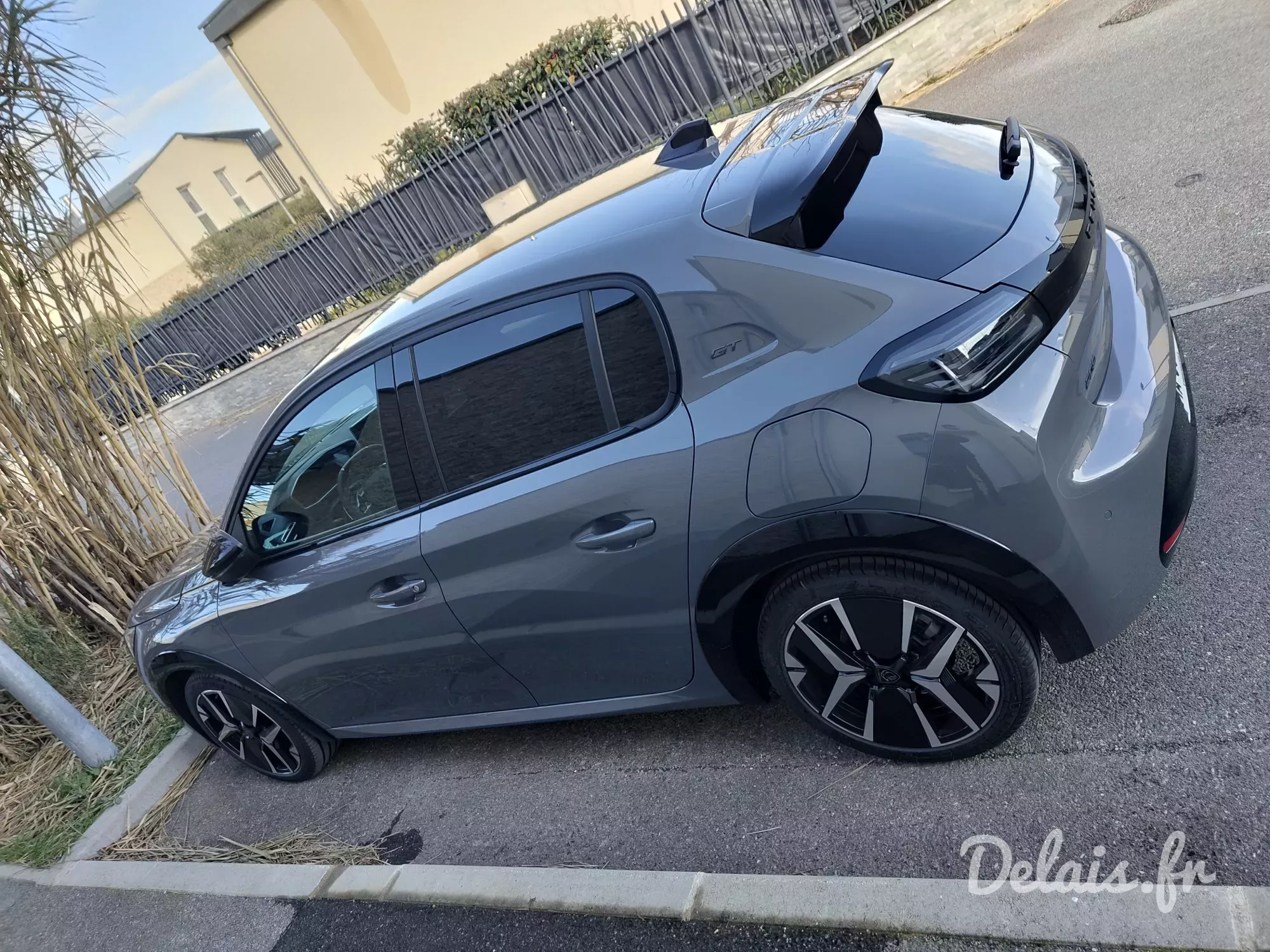 Peugeot 208 Gris Selenium GT
