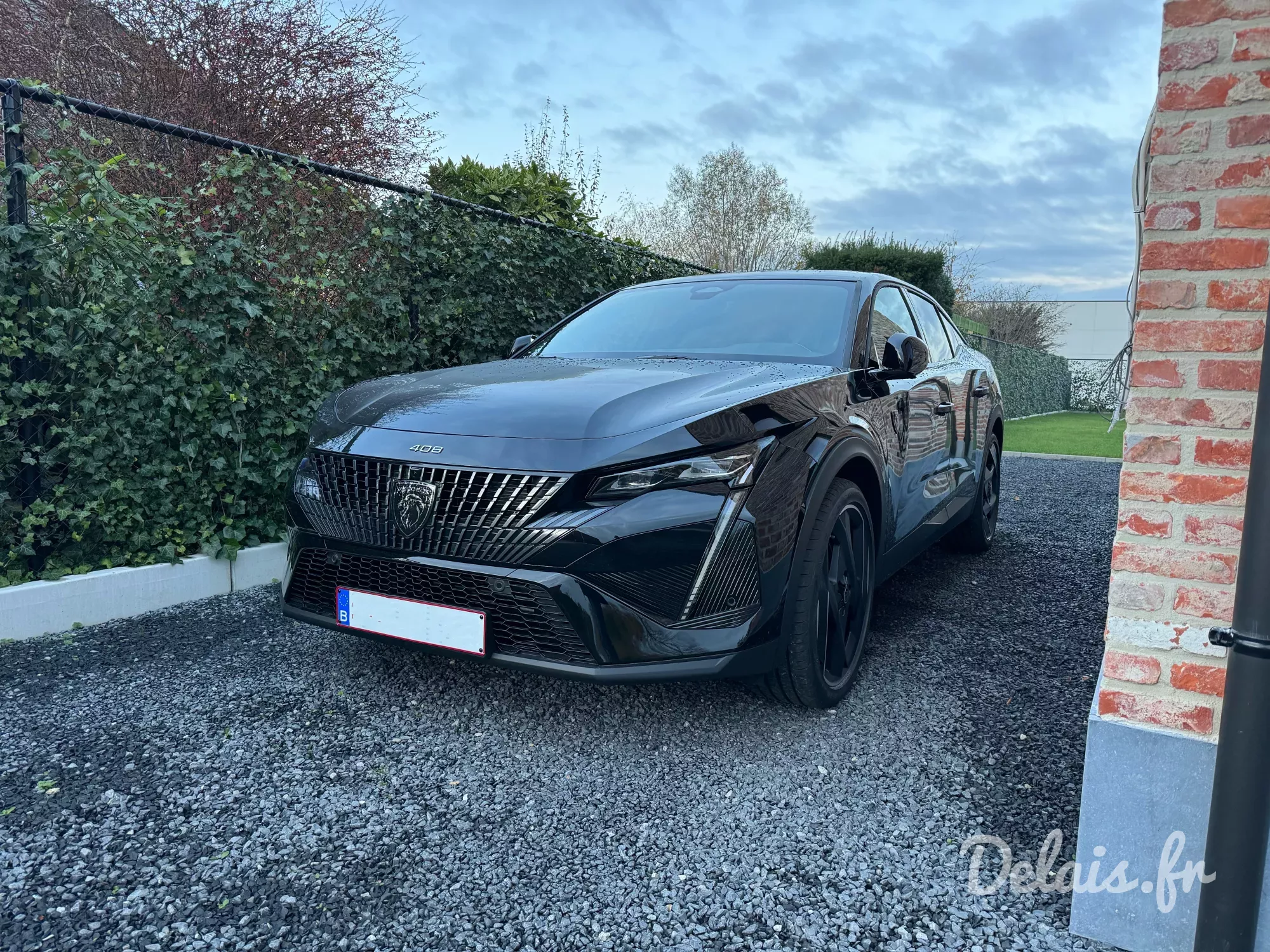 Peugeot 408 Noir Perla Nera GT