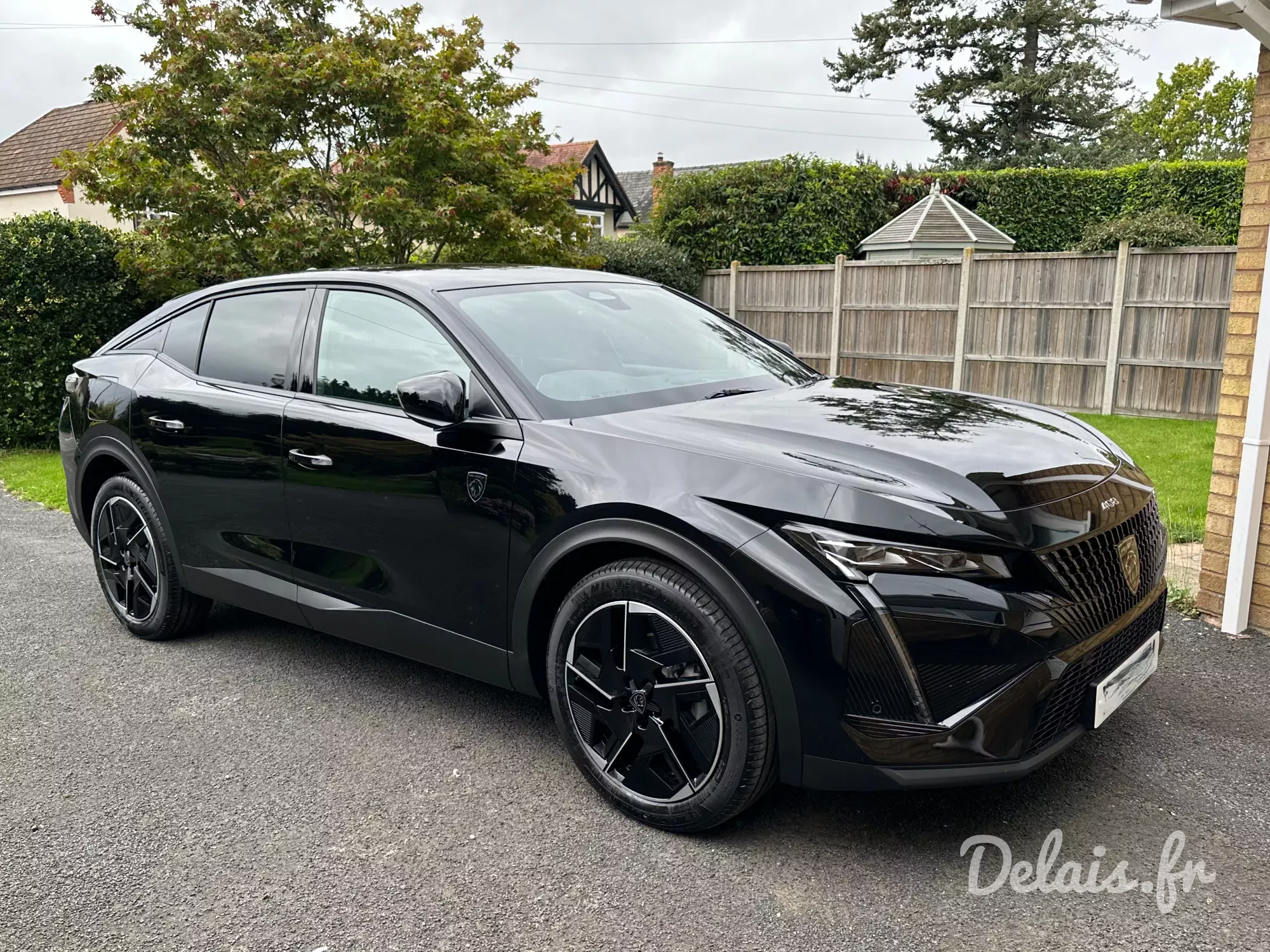 Peugeot 408 Noir Perla Nera GT
