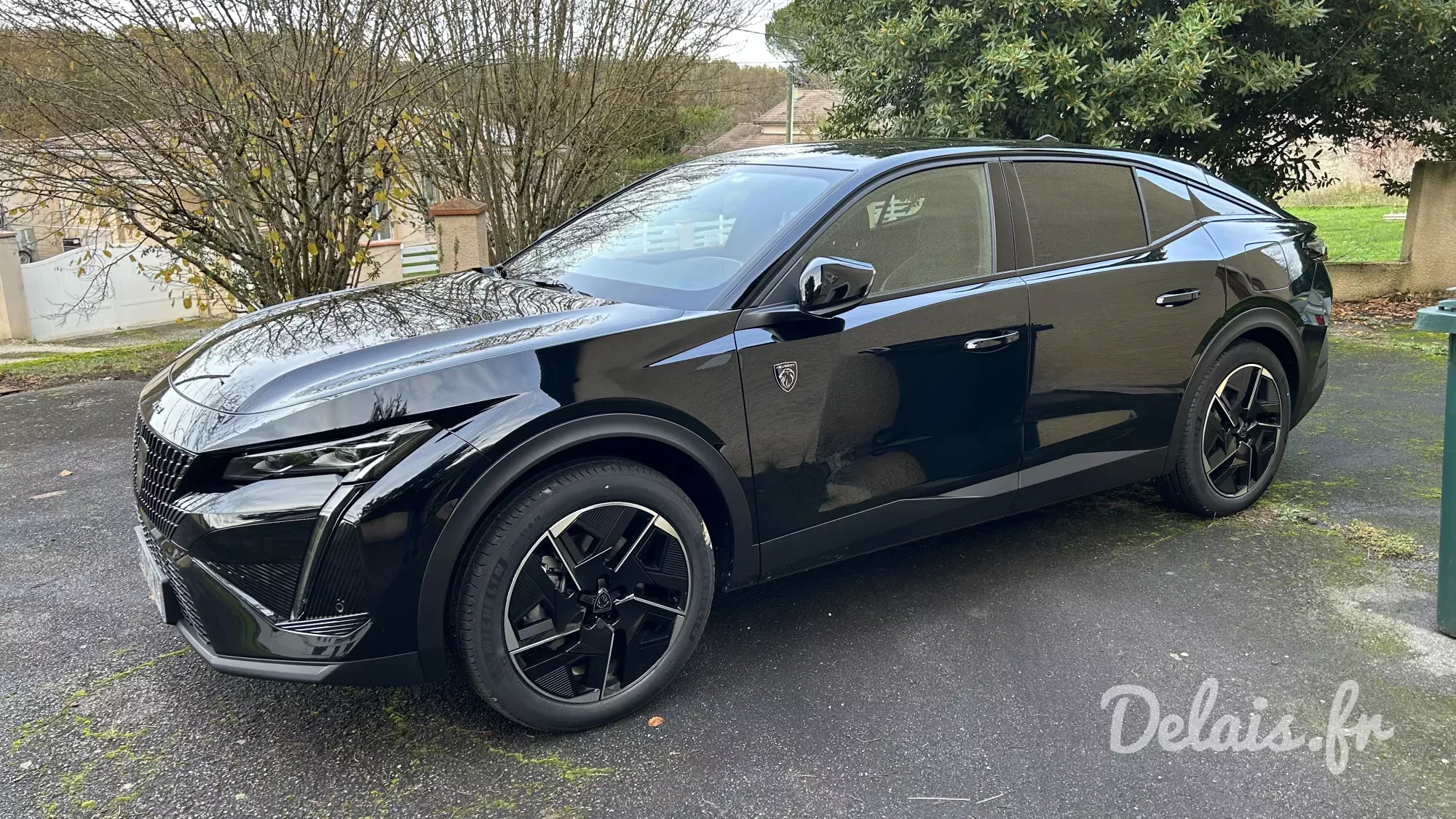 Peugeot 408 Noir Perla Nera GT