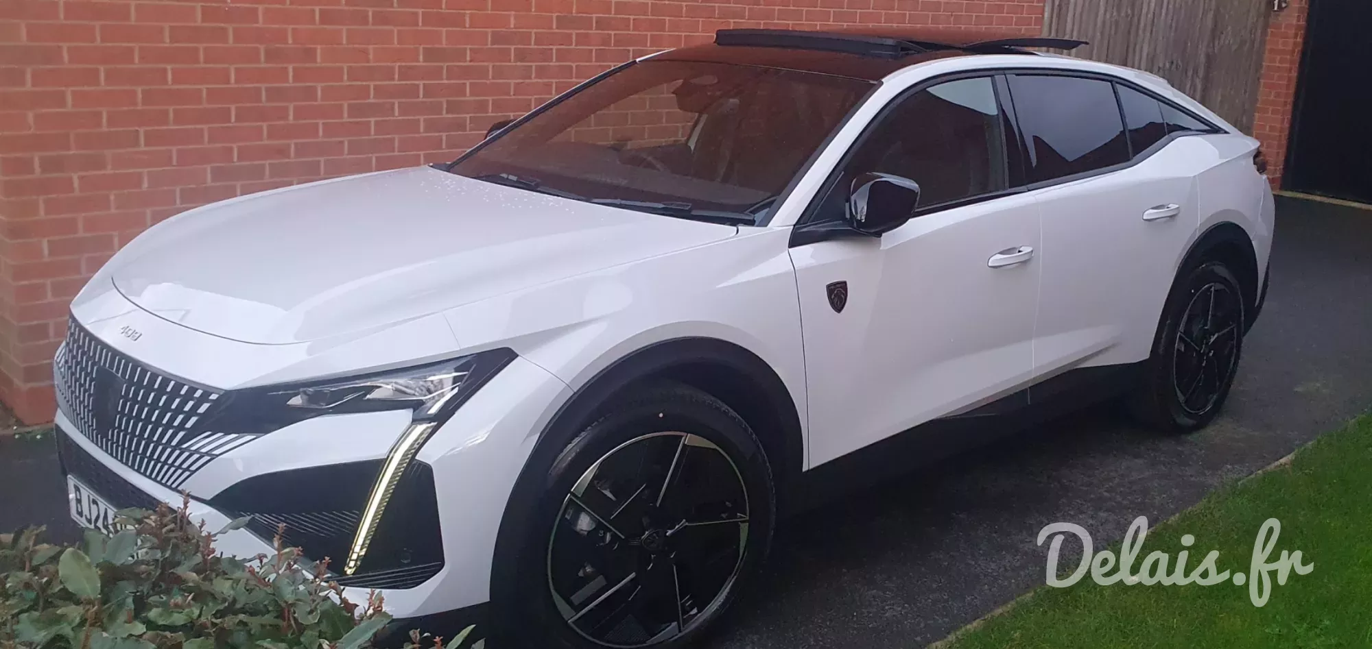 Peugeot 408 Blanc Okenite GT