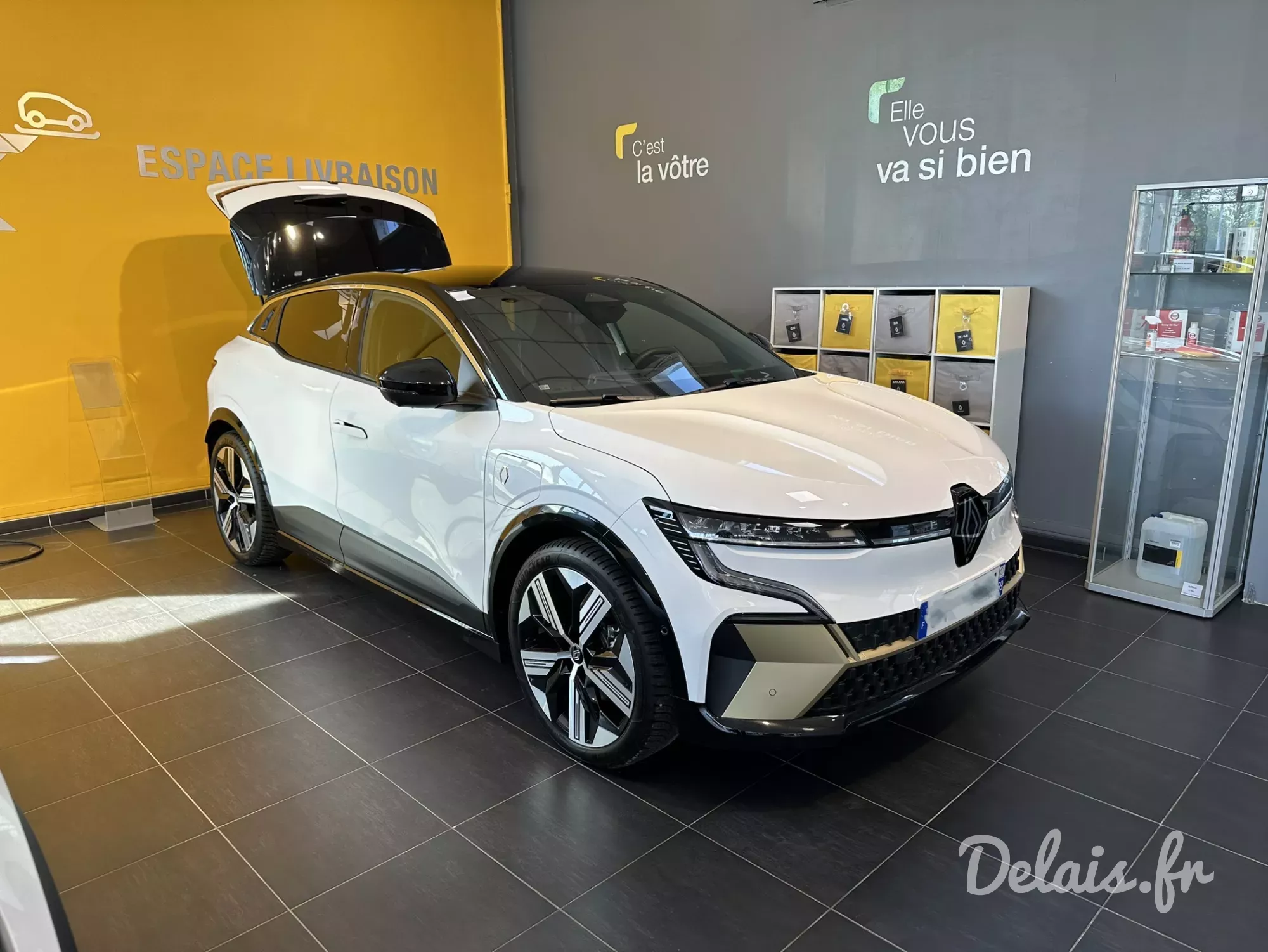 Renault Megane E-Tech Blanc Glacier Iconic