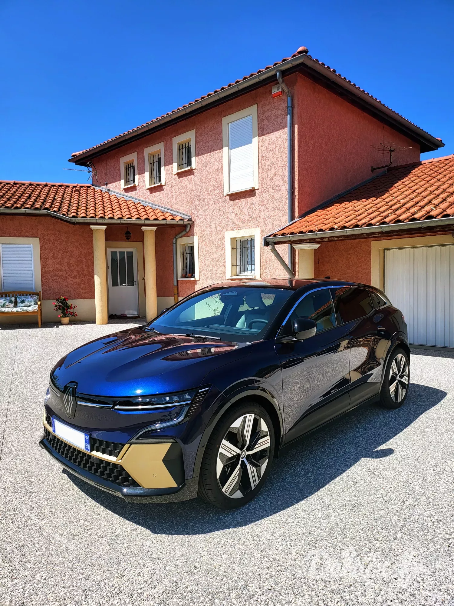 Renault Megane E-Tech Bleu Nocturne Iconic
