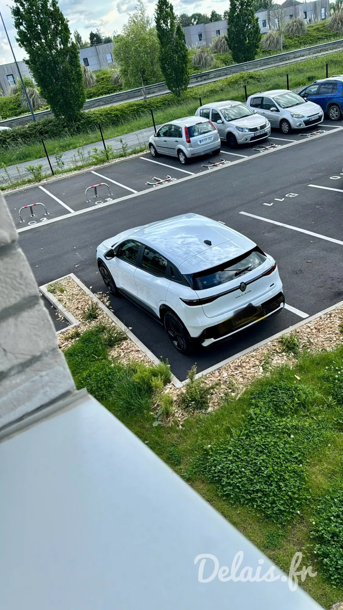 Renault Megane E-Tech Blanc Glacier Equilibre