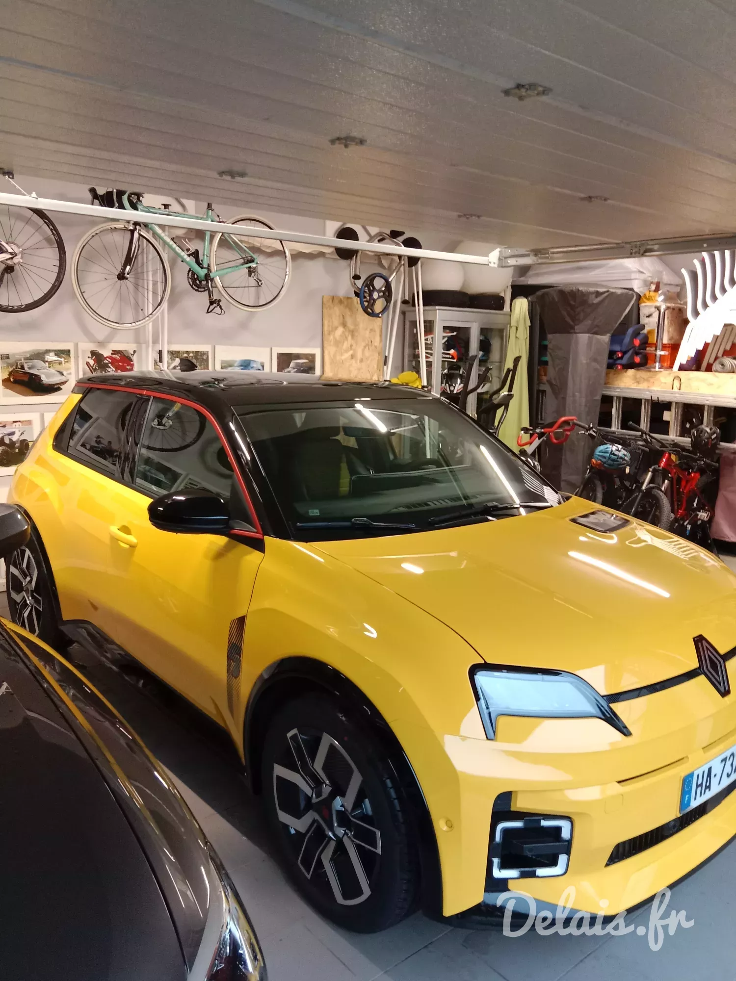 Renault R5 E-Tech Jaune Pop Iconic Cinq