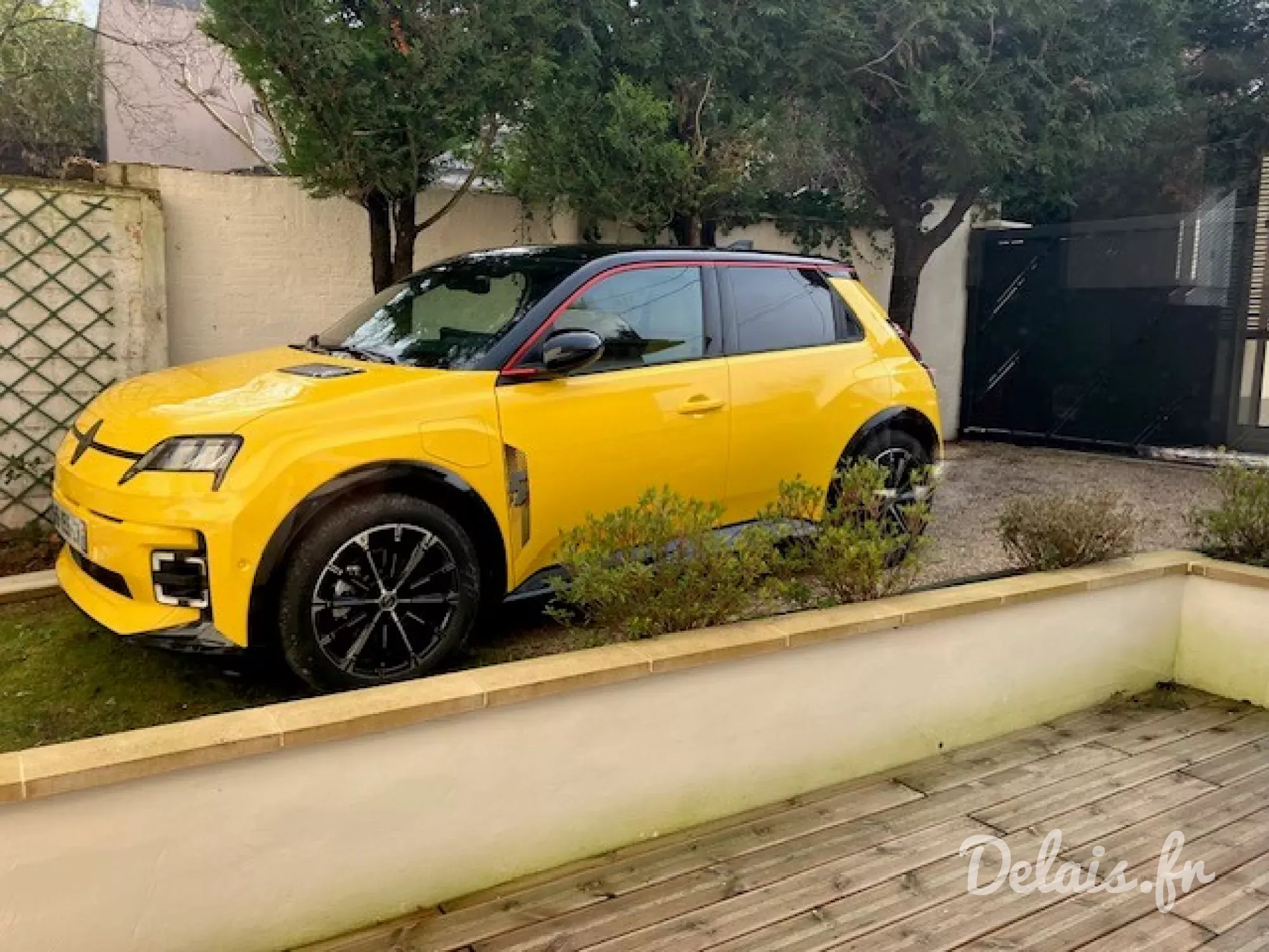 Renault R5 E-Tech Jaune Pop Iconic Cinq