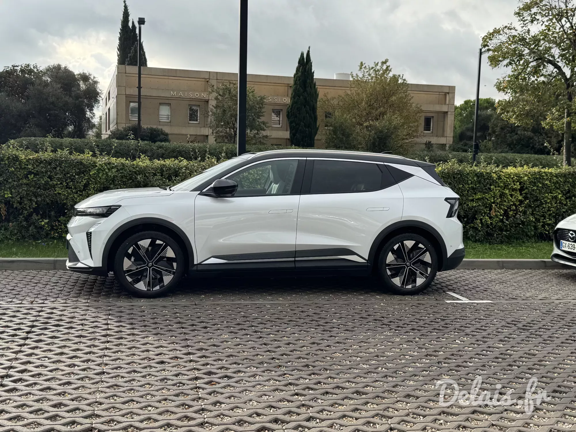 Renault Scenic E-Tech Blanc Nacré Iconic