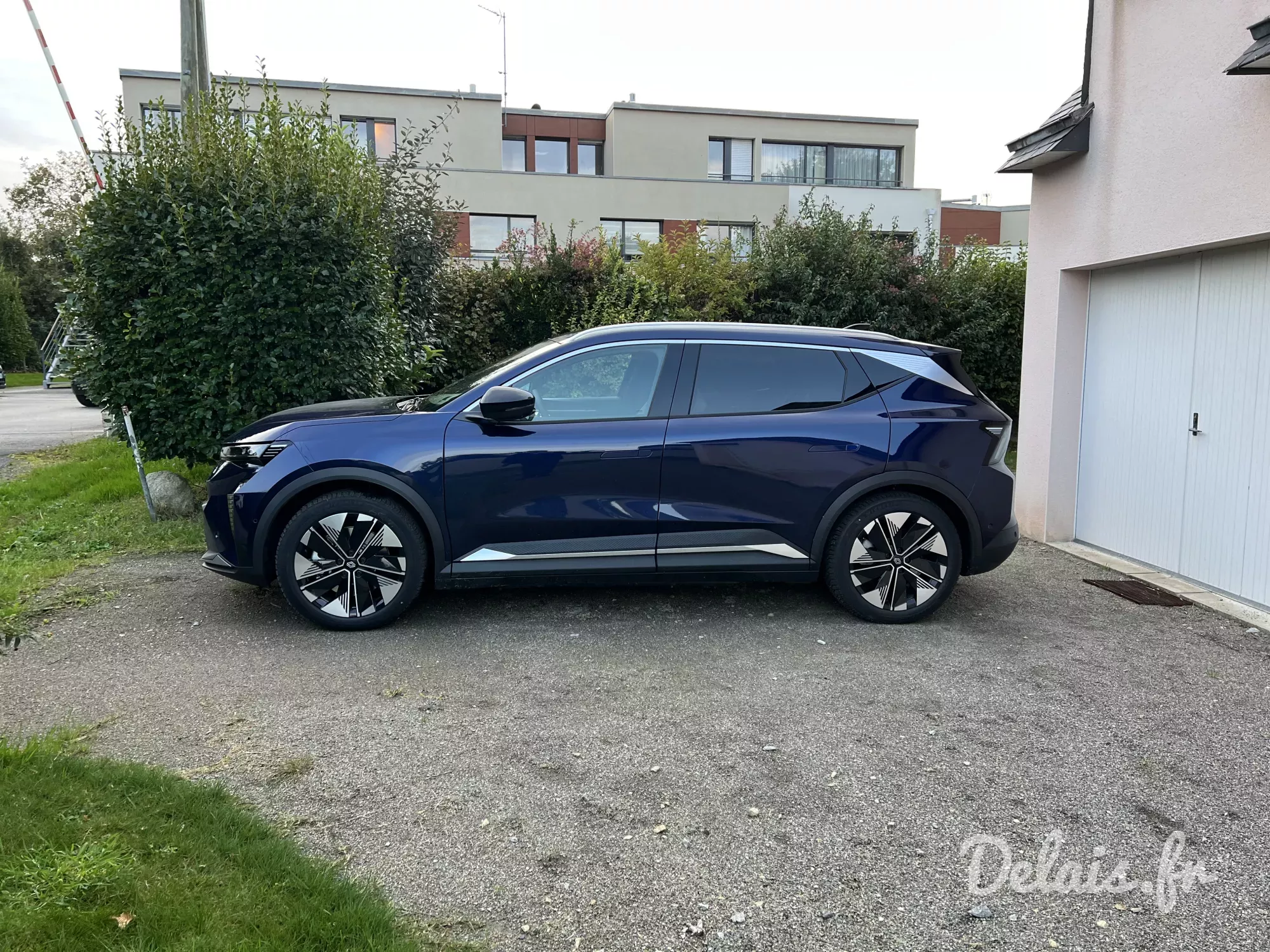 Renault Scenic E-Tech Bleu Nocturne Iconic