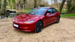 Tesla Model 3 Rouge Standard de Loadark