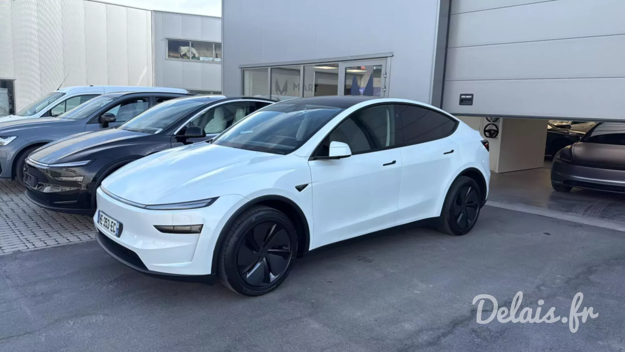 Tesla Model Y Blanc Nacré Grande Autonomie