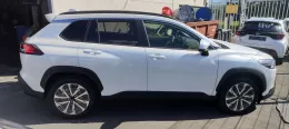 Toyota Corolla Cross Platinum Pearl White Style de Michel