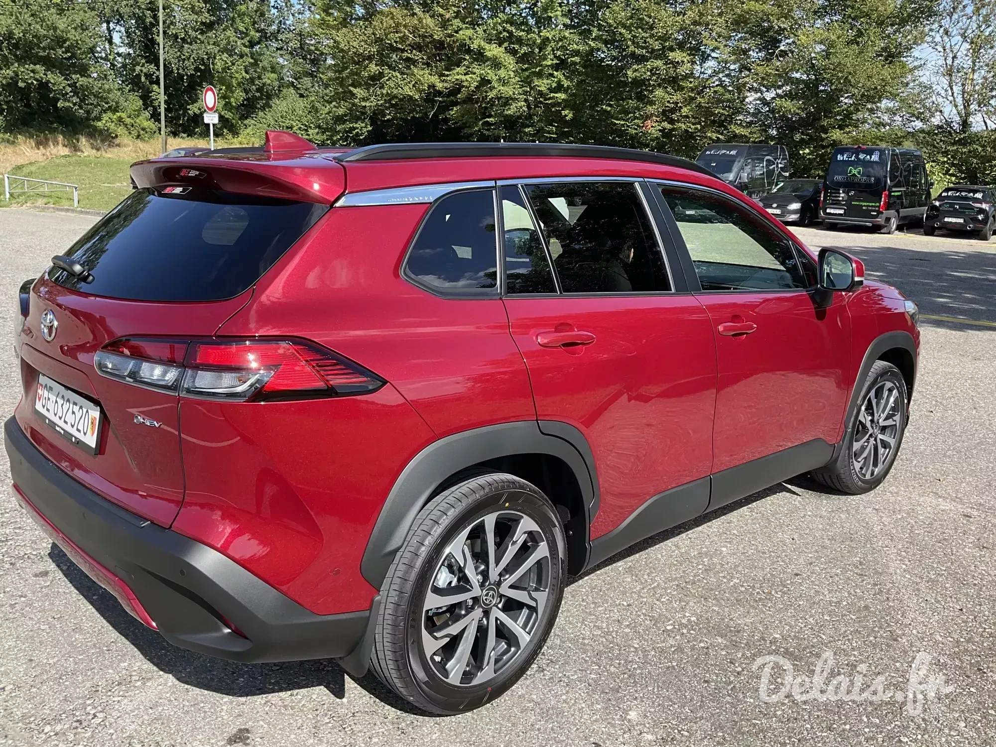 Toyota Corolla Cross Tokyo Red Premium