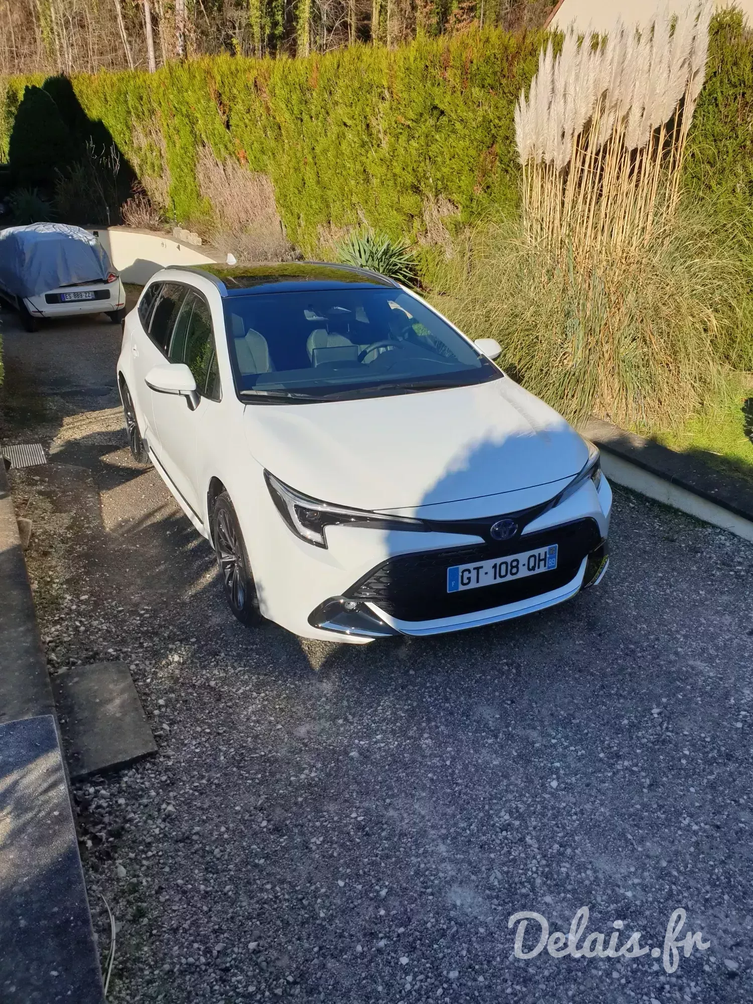 Toyota Corolla Touring Sports Blanc Pur Design