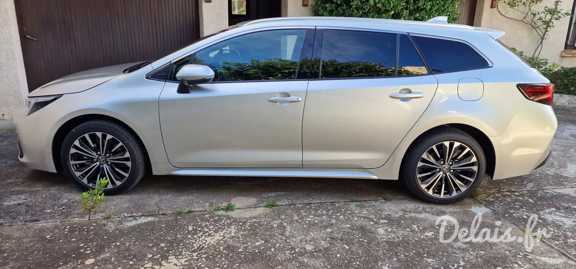 Toyota Corolla Touring Sports Gris Argent Design