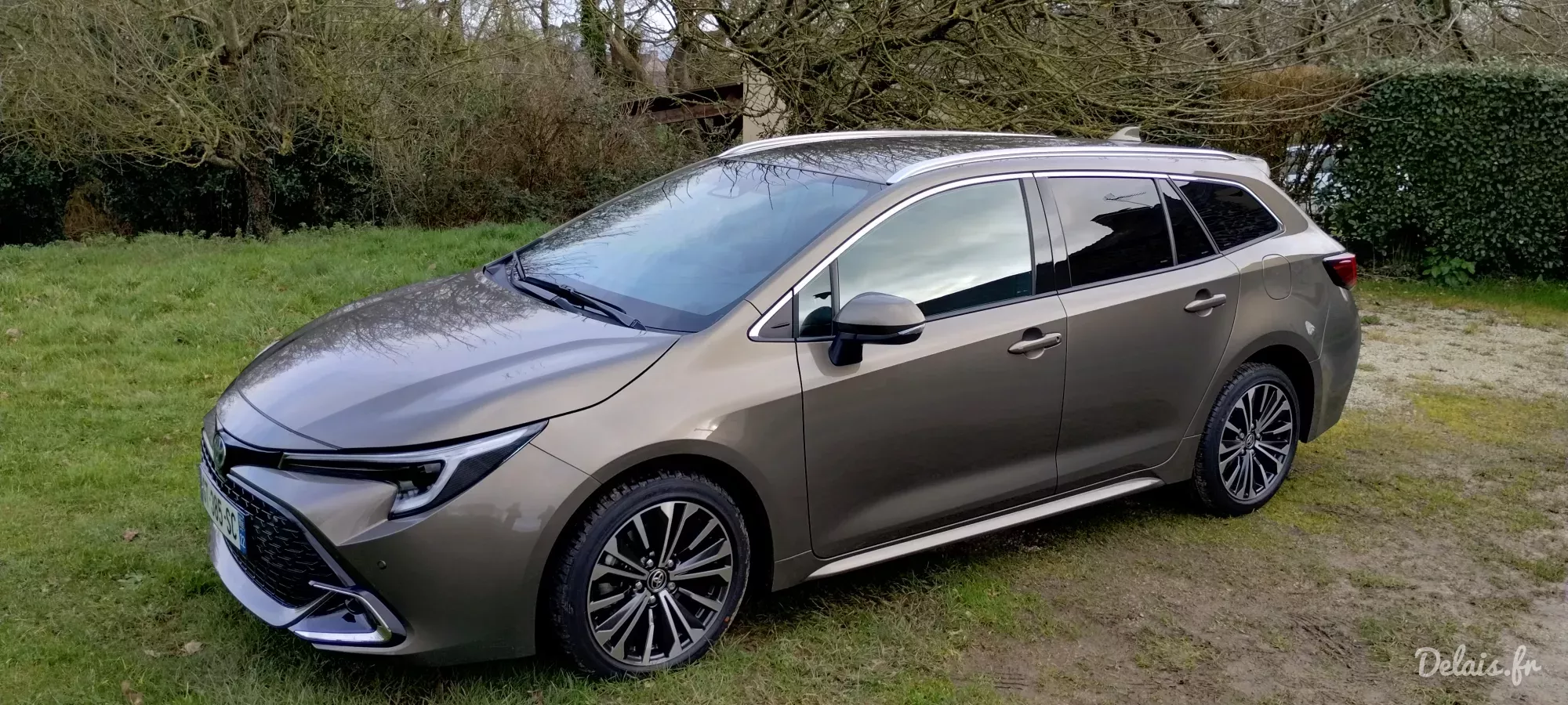 Toyota Corolla Touring Sports Bronze Impérial Design