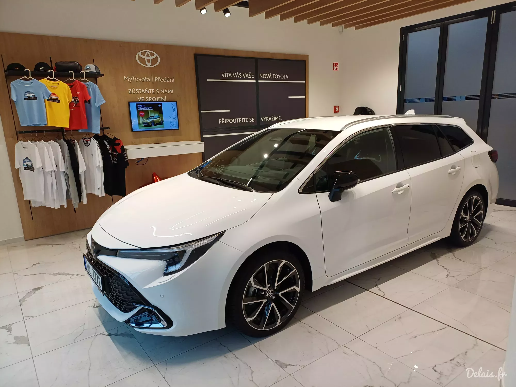 Toyota Corolla Touring Sports Blanc Pur Dynamic Business
