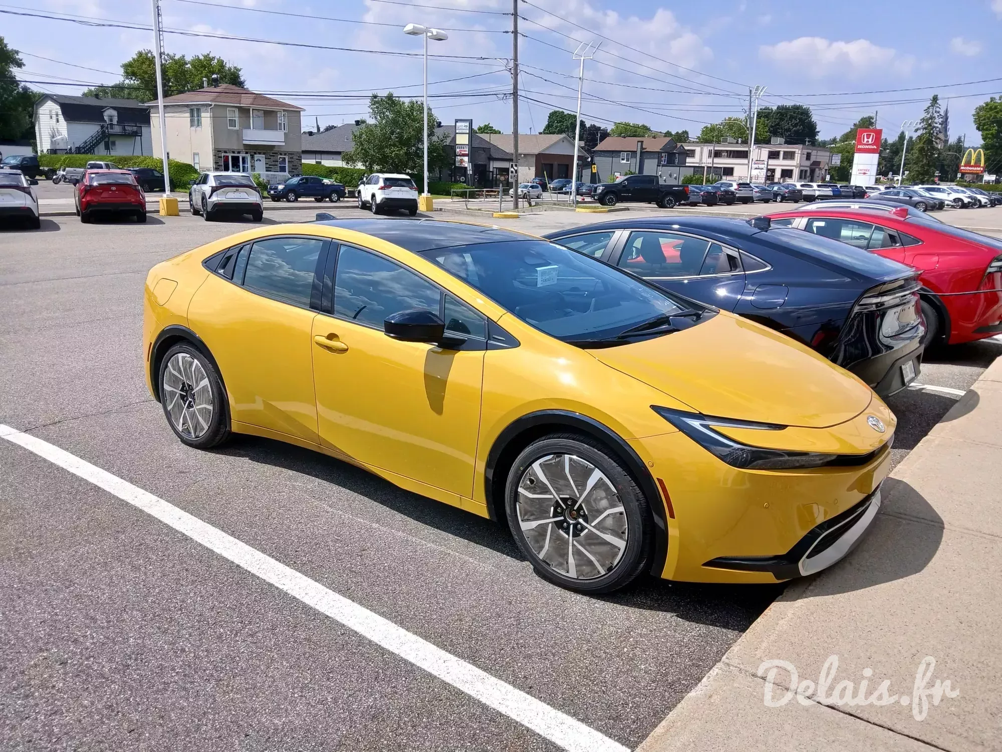 Toyota Prius Jaune Astral Lounge