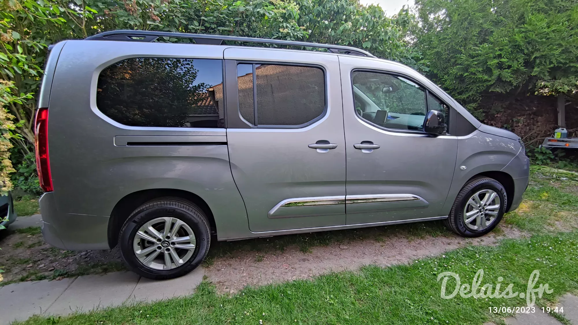 Toyota Proace City Verso Gris Platinium Design