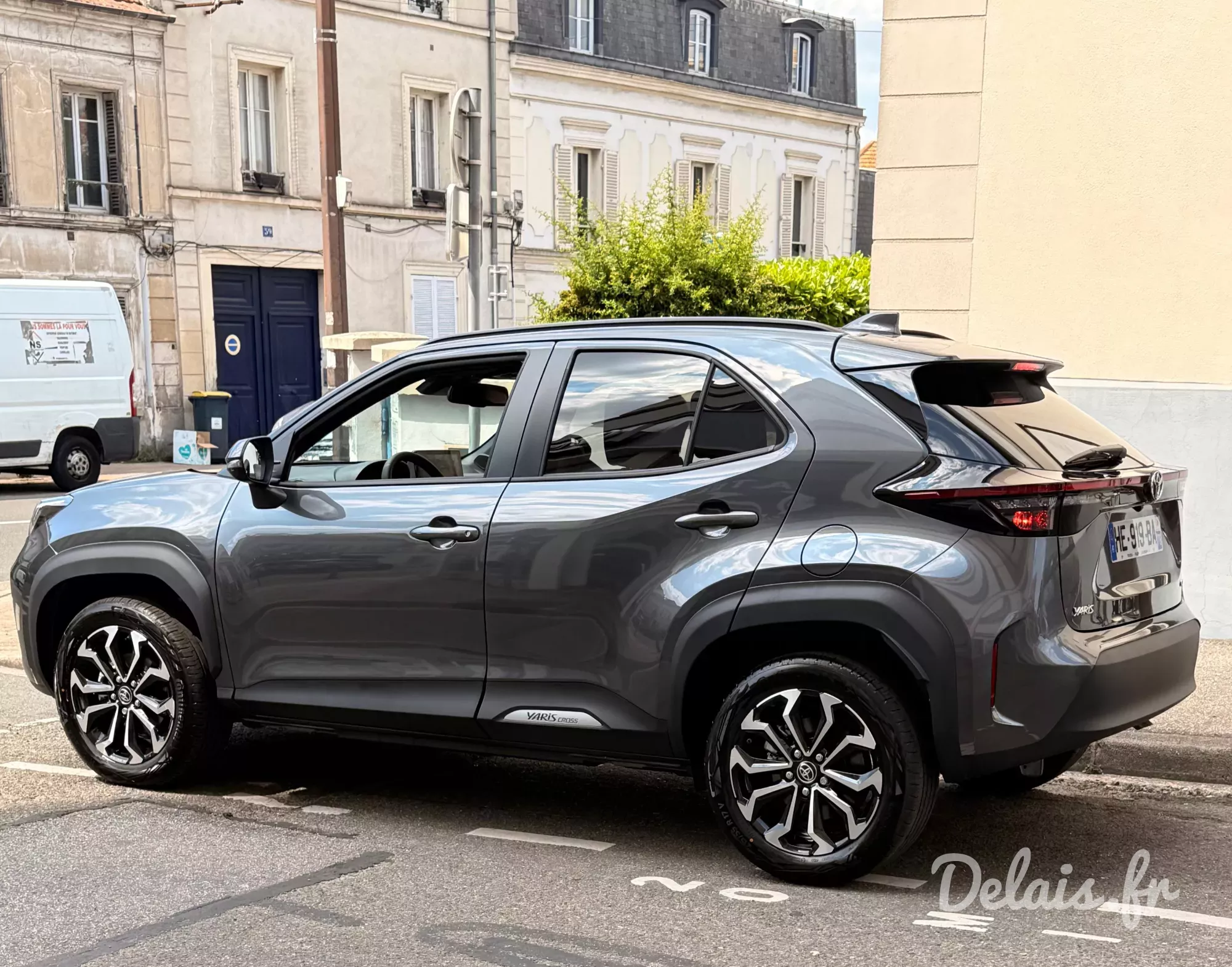 Toyota Yaris Cross Gris Atlas Design