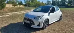 Toyota Yaris Blanc Lunaire GR Sport de Péone