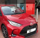 Toyota Yaris Rouge Intense GR Sport de Kamala yaris