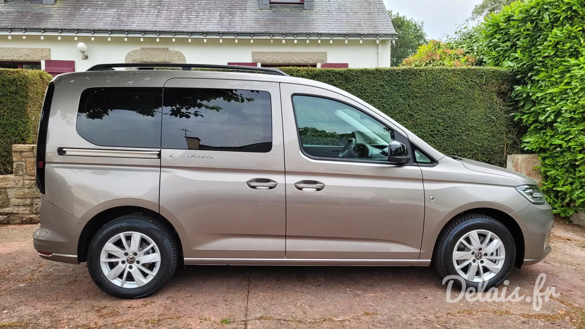 Volkswagen Caddy Beige Mojave California