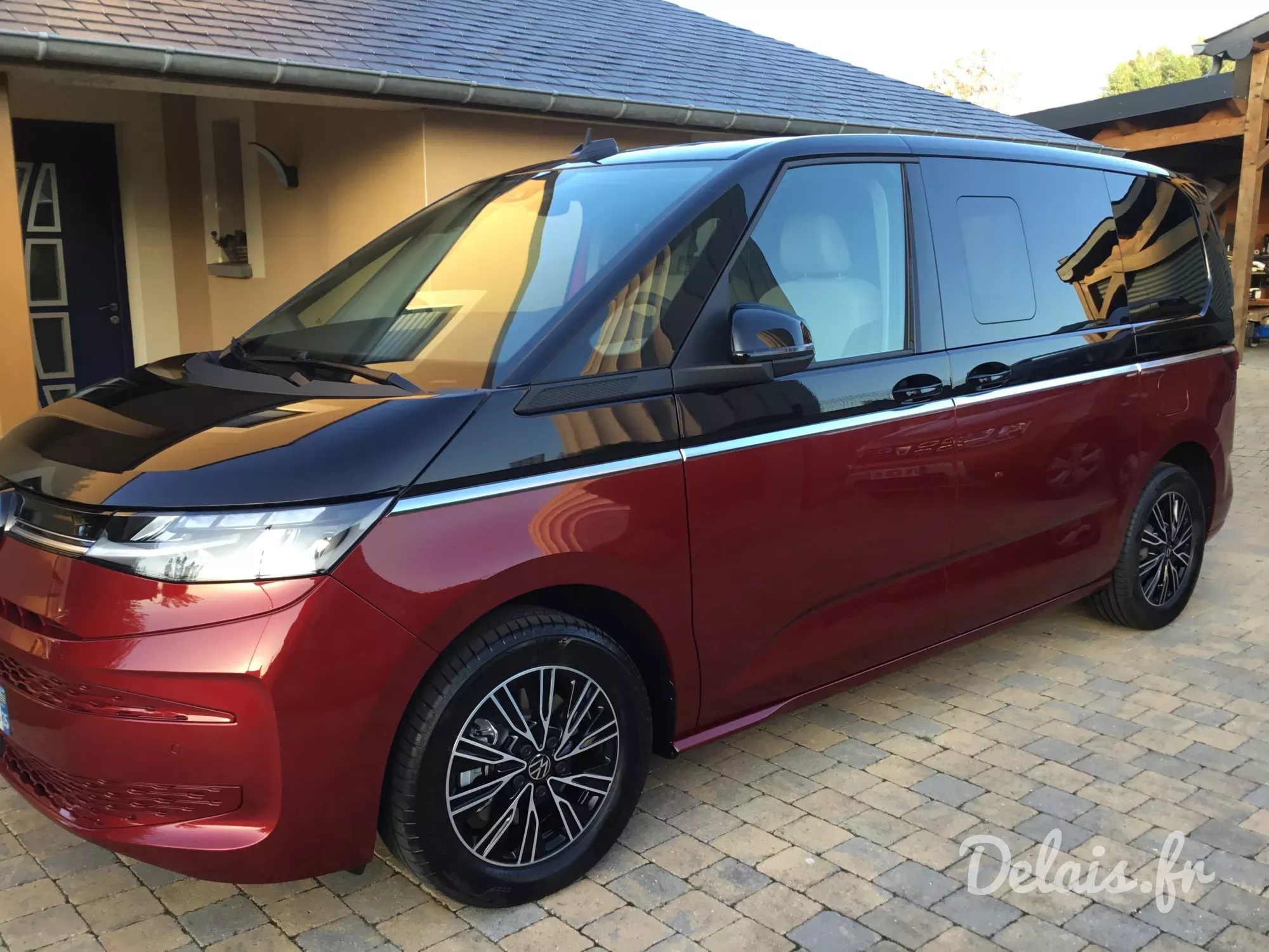 Volkswagen Multivan Biton Deep Black / Rouge Life Court
