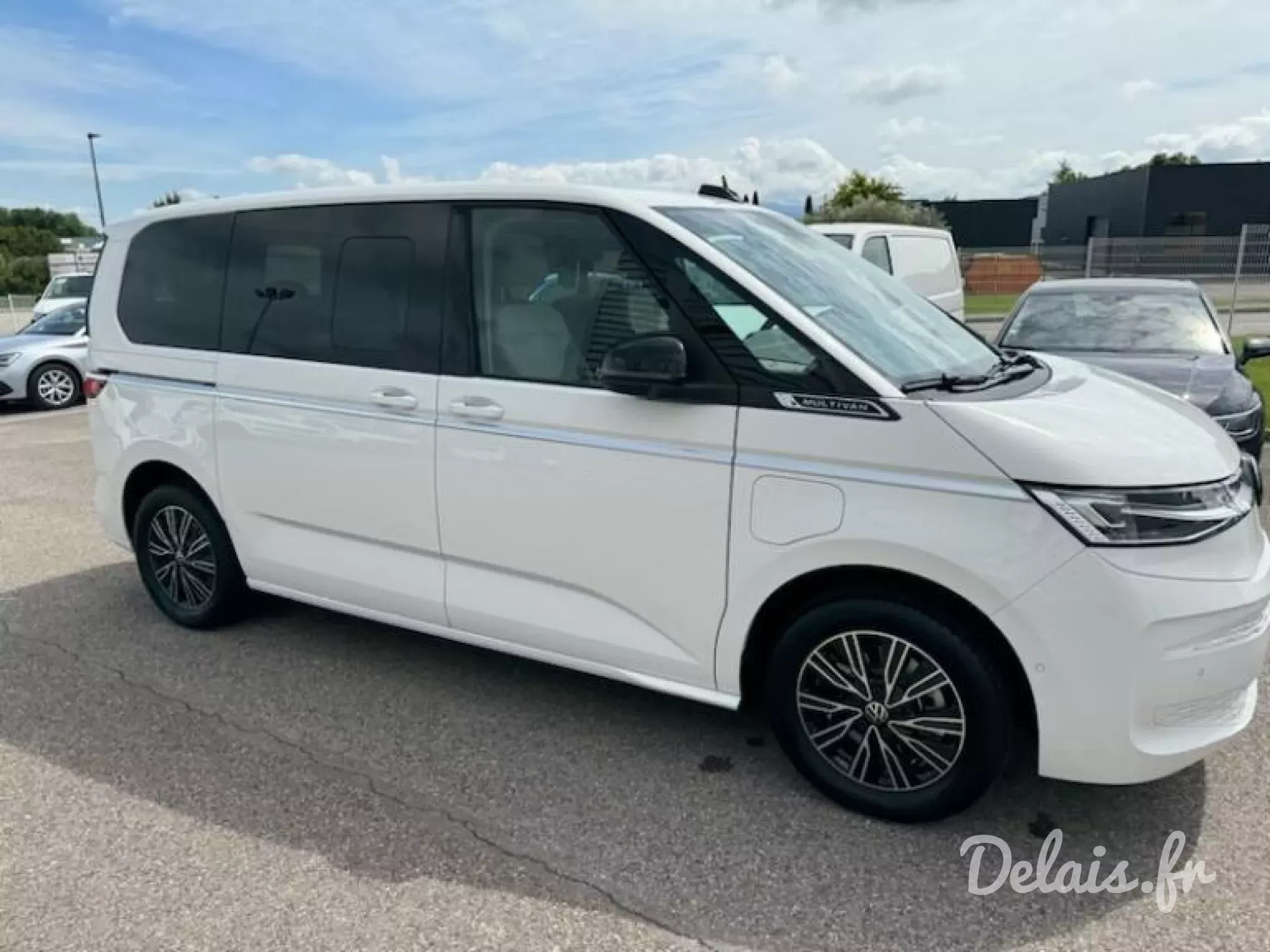 Volkswagen Multivan Blanc Candy Style Court