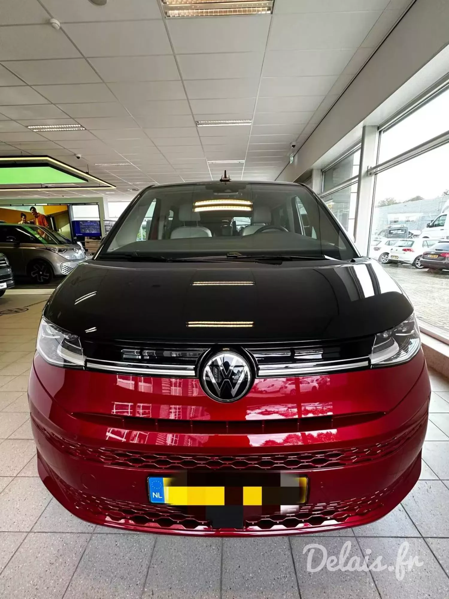 Volkswagen Multivan Biton Deep Black / Rouge Style Long