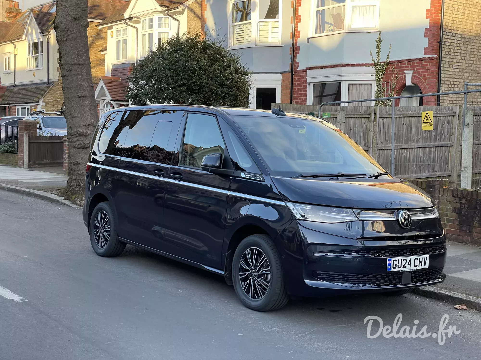 Volkswagen Multivan Bleu Starlight Style Court