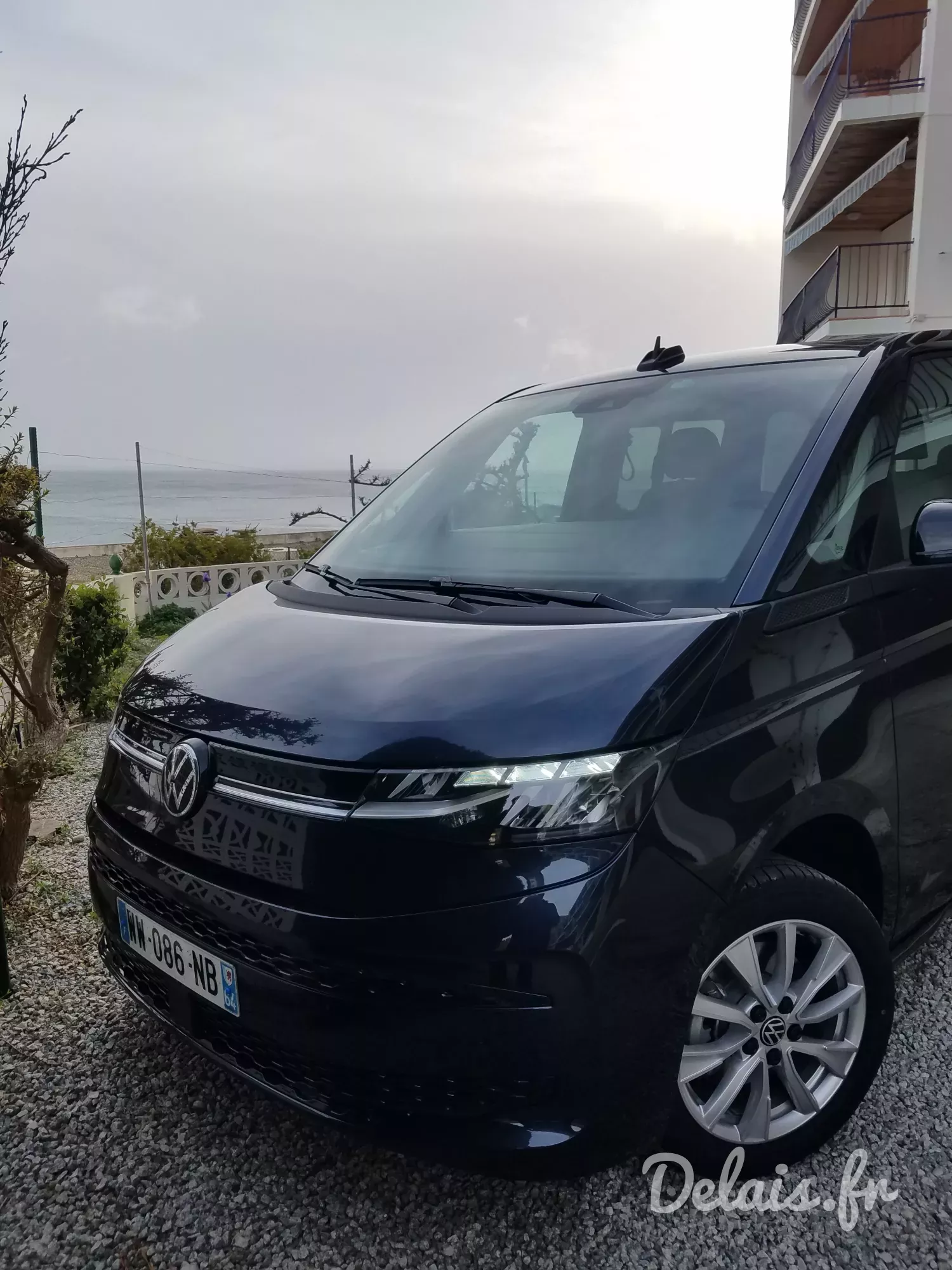 Volkswagen Multivan Bleu Starlight Life Court