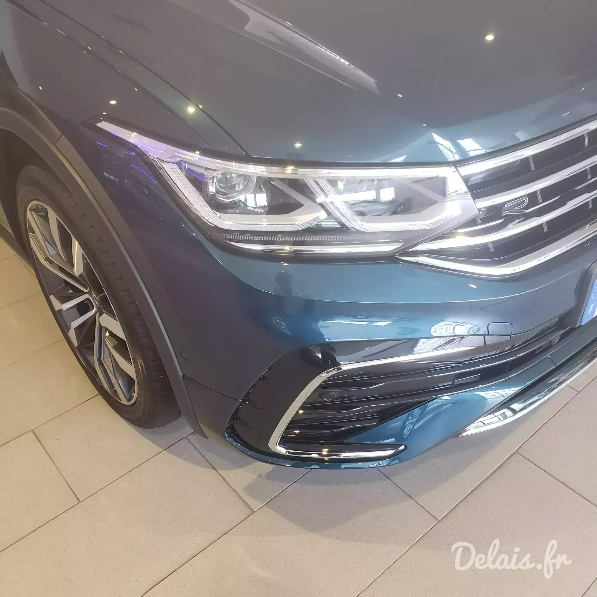 Volkswagen Tiguan Nightshade Blue R-Line