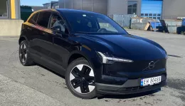 Volvo EX30 Noir Onyx Ultra de Spacedude