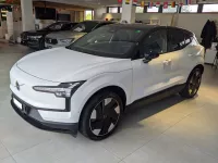 Volvo EX30 Blanc Cristal Ultra de Benji W.