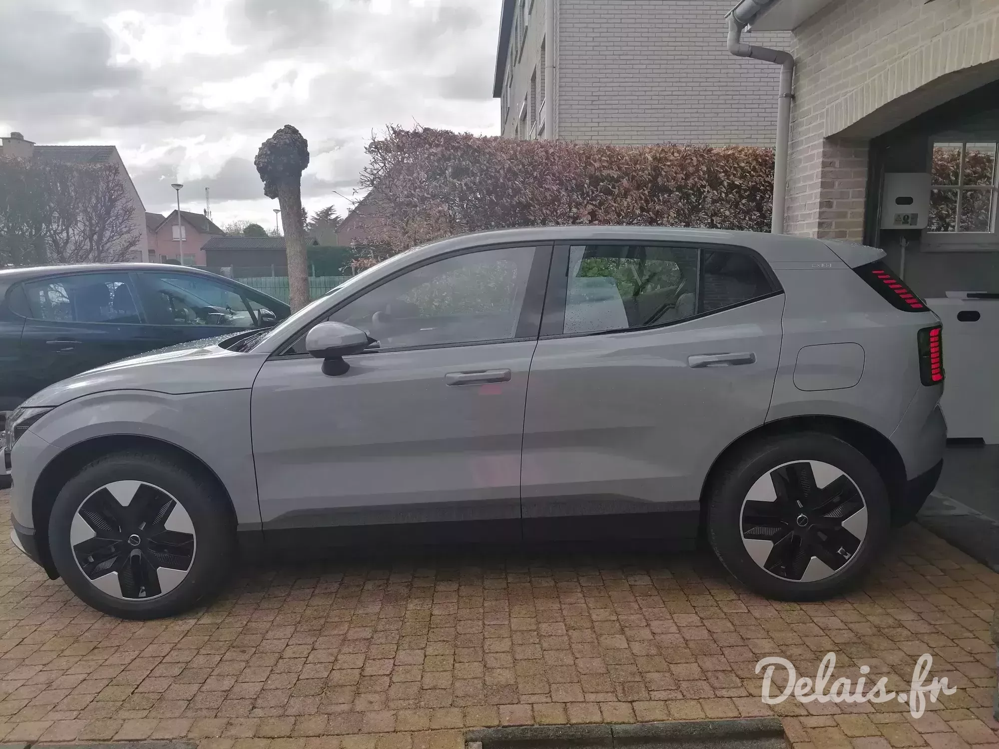 Volvo EX30 Vapour Grey / Gris Brume Core / Start