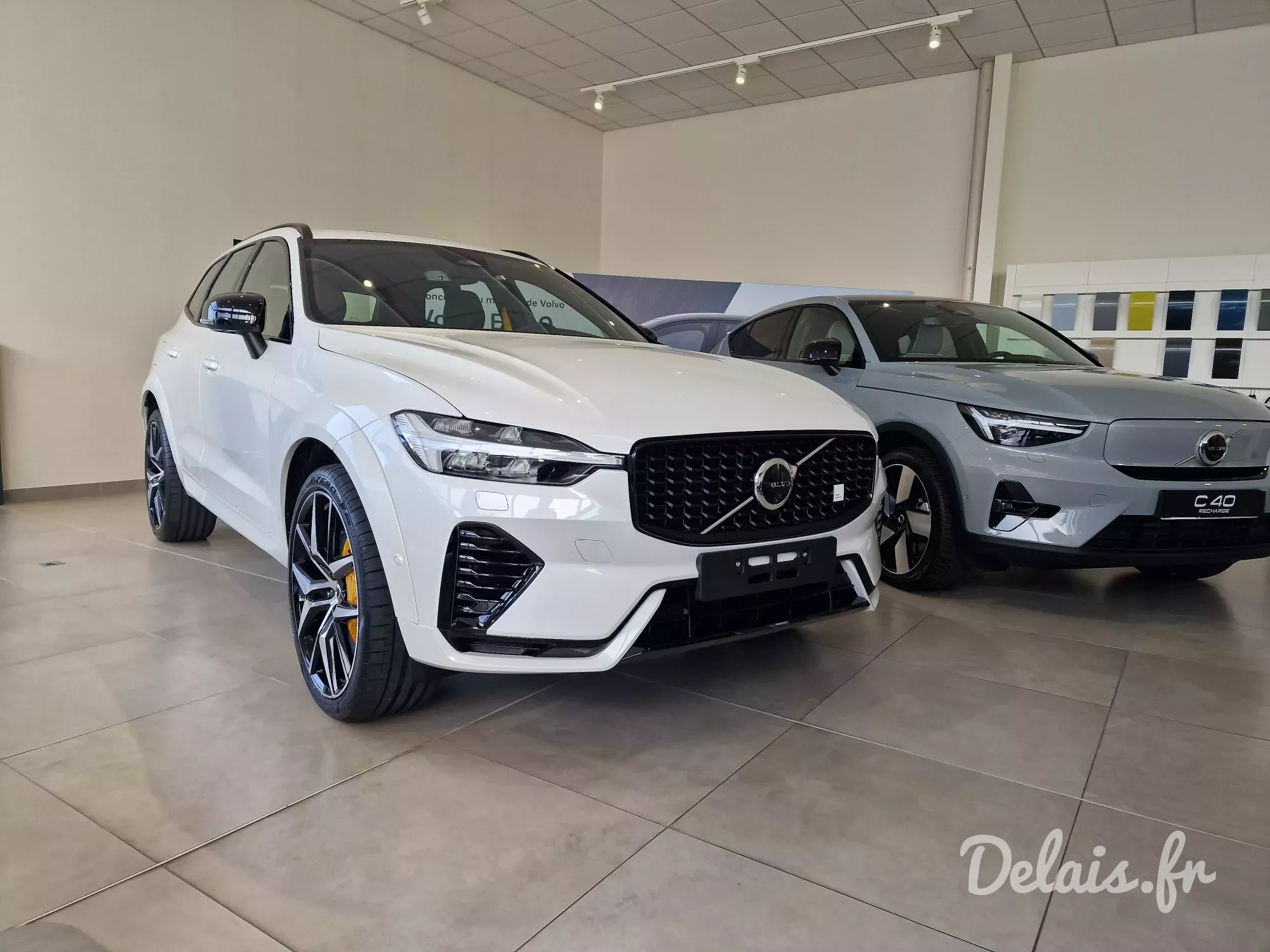 Volvo XC60 Crystal White / Blanc Cri Polestar Engineered